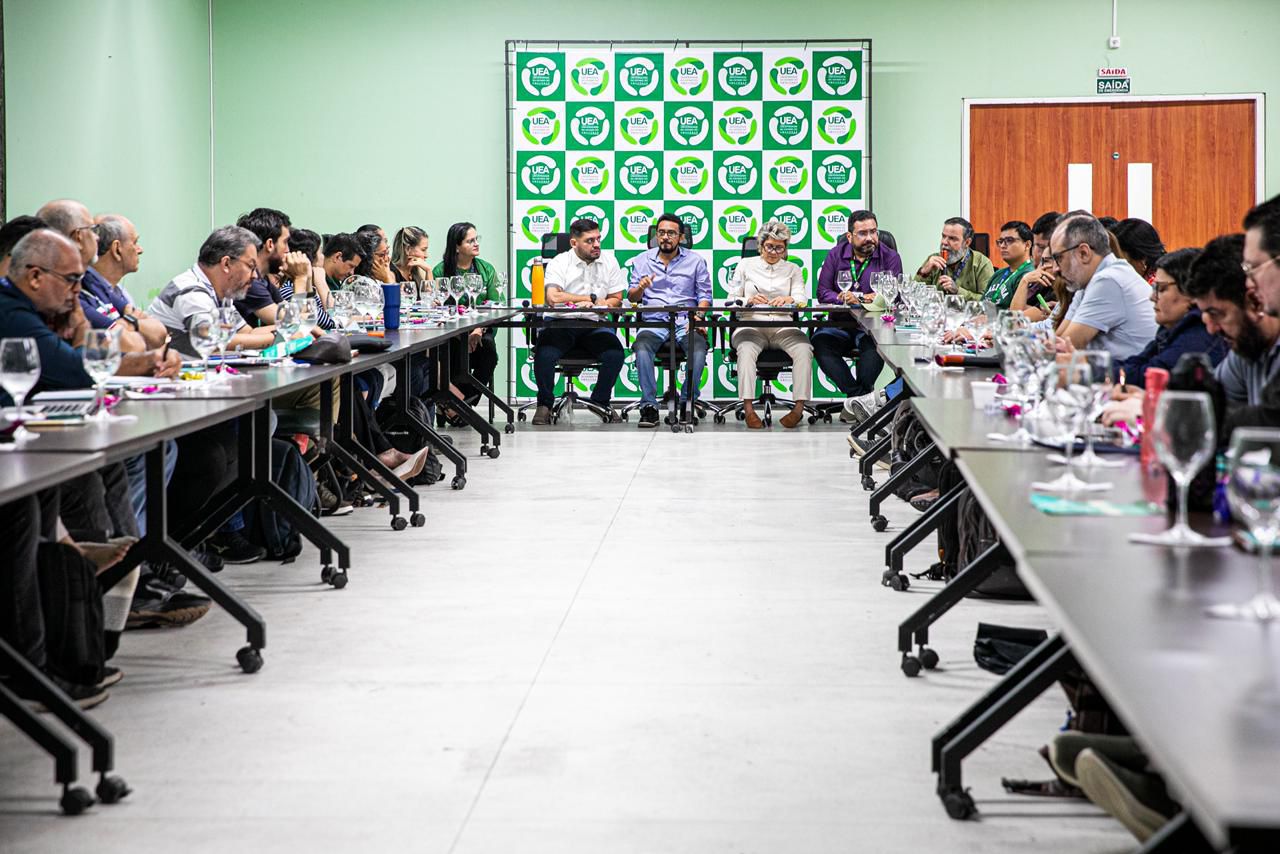UEA realiza “Encontro de coordenadores de cursos de graduação” com foco em planejamento e integração