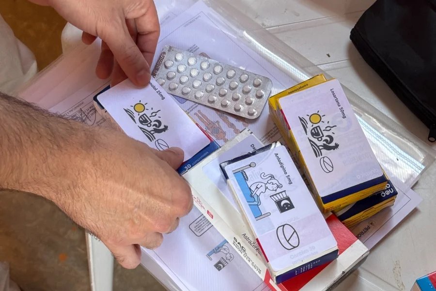 Médico do SUS cria receitas com desenhos e amplia acesso a tratamentos