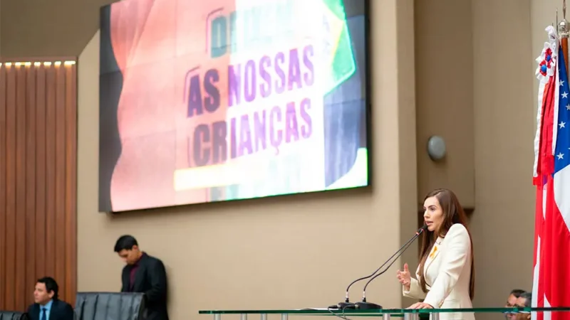 Débora Menezes reúne mais de 110 leis e consolida atuação voltada à proteção de crianças e adolescentes no Amazonas