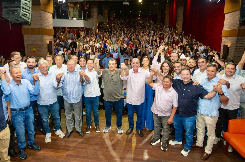 Omar Aziz mostra força política em lançamento de plano para saúde, segurança e assistência social