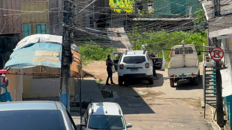Detento escapa de viatura durante embarque para audiência de custódia em Manaus