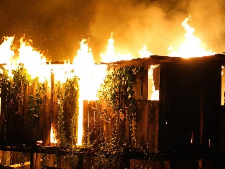 Incêndio destrói duas casas e atinge outras duas em Manacapuru