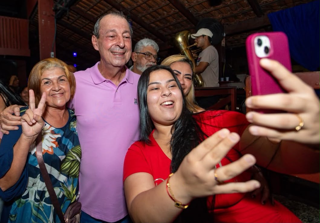 No dia do seu aniversário, Omar vai ao Novo Aleixo e fala sobre projeto de casas populares para quem precisa